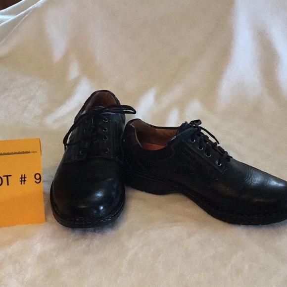 clarks no ties shoes